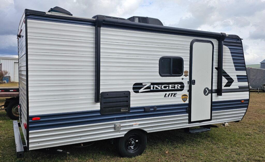 2022 Keystone Zinger Lite Front Side 2